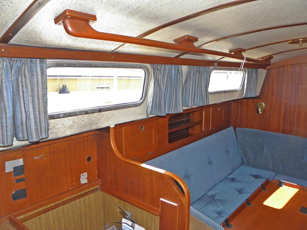 Saloon, Accommodation